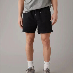 NWT AE Flex 5” Lived-In Trekker Shorts in Black Size M
